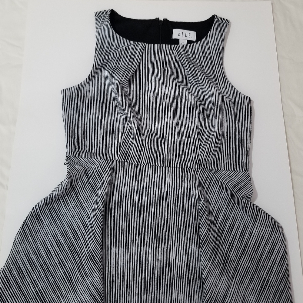 Elle Black and White Striped Dress women's size Small (342) - Picture 5 of 12